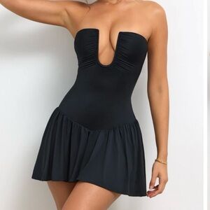 New OH POLLY black strapless dress